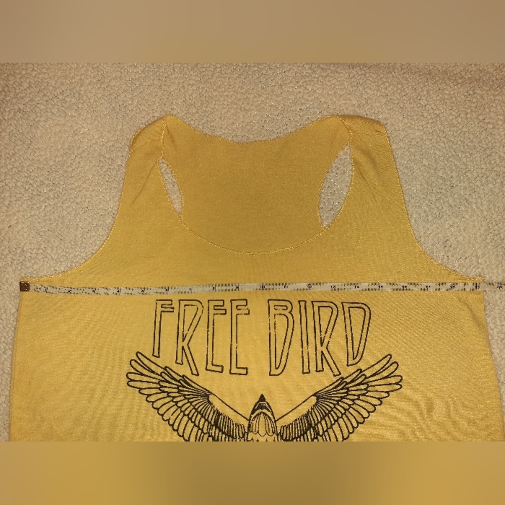 3 Women's Tanks - Picture 6 of 7